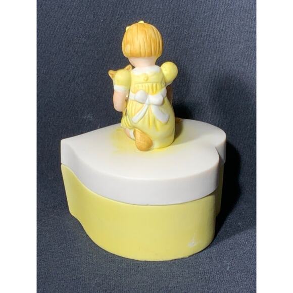 Yellow Porcelain Heart Shape Trinket Box Girl Petting Cat - Picture 3 of 8